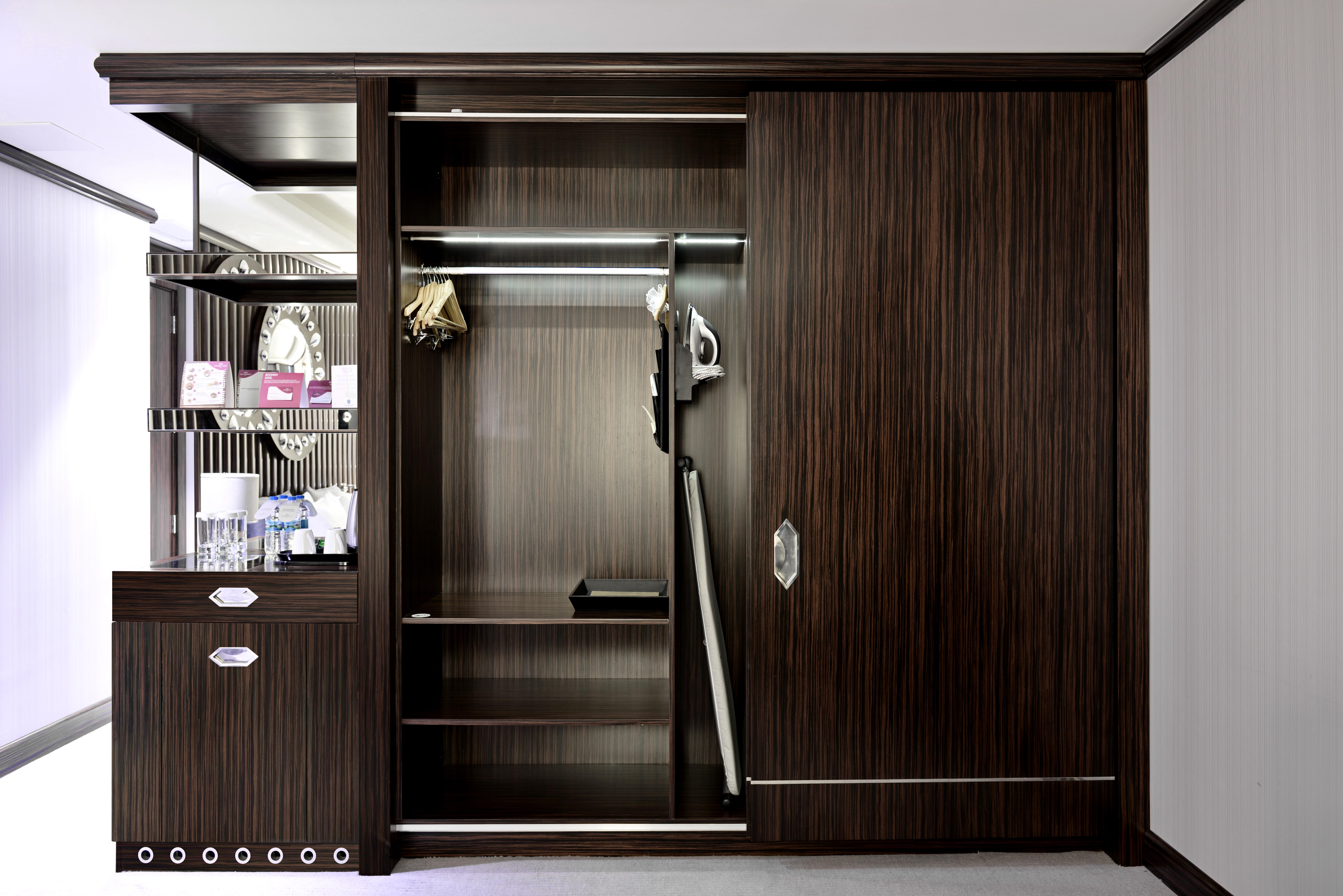 Crowne Plaza Bursa Convention Center & Thermal Spa By Ihg Екстер'єр фото Sliding wardrobe doors