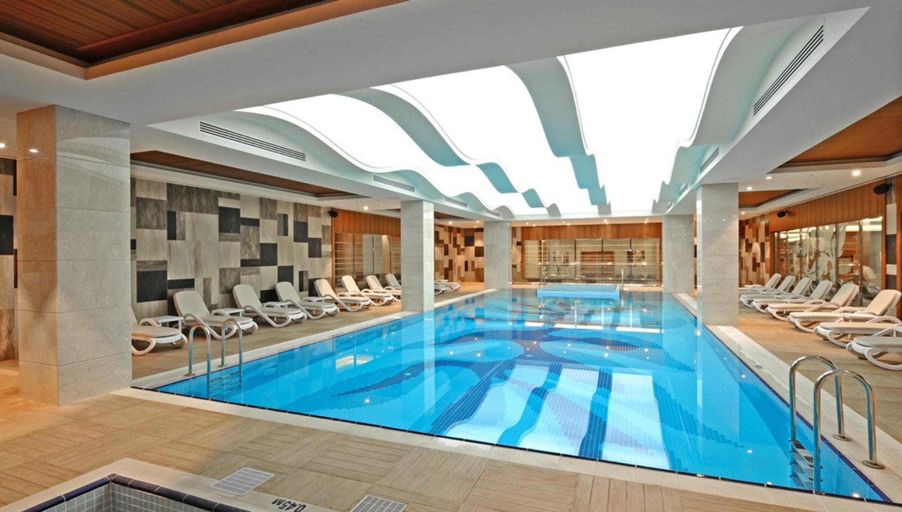 Crowne Plaza Bursa Convention Center & Thermal Spa By Ihg Екстер'єр фото The swimming pool at the hotel