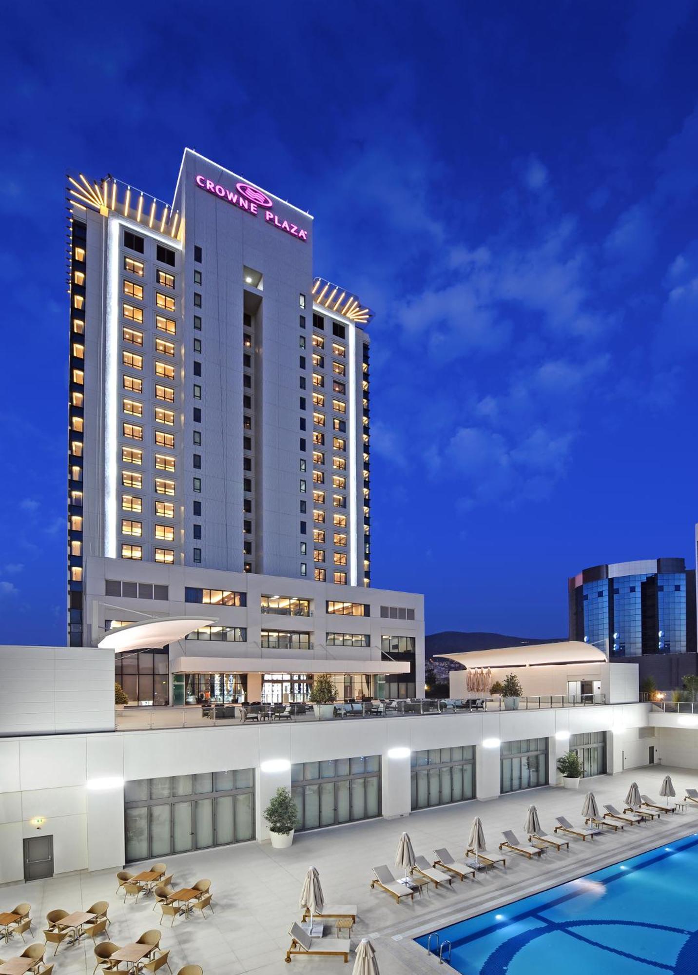 Crowne Plaza Bursa Convention Center & Thermal Spa By Ihg Екстер'єр фото The hotel at night